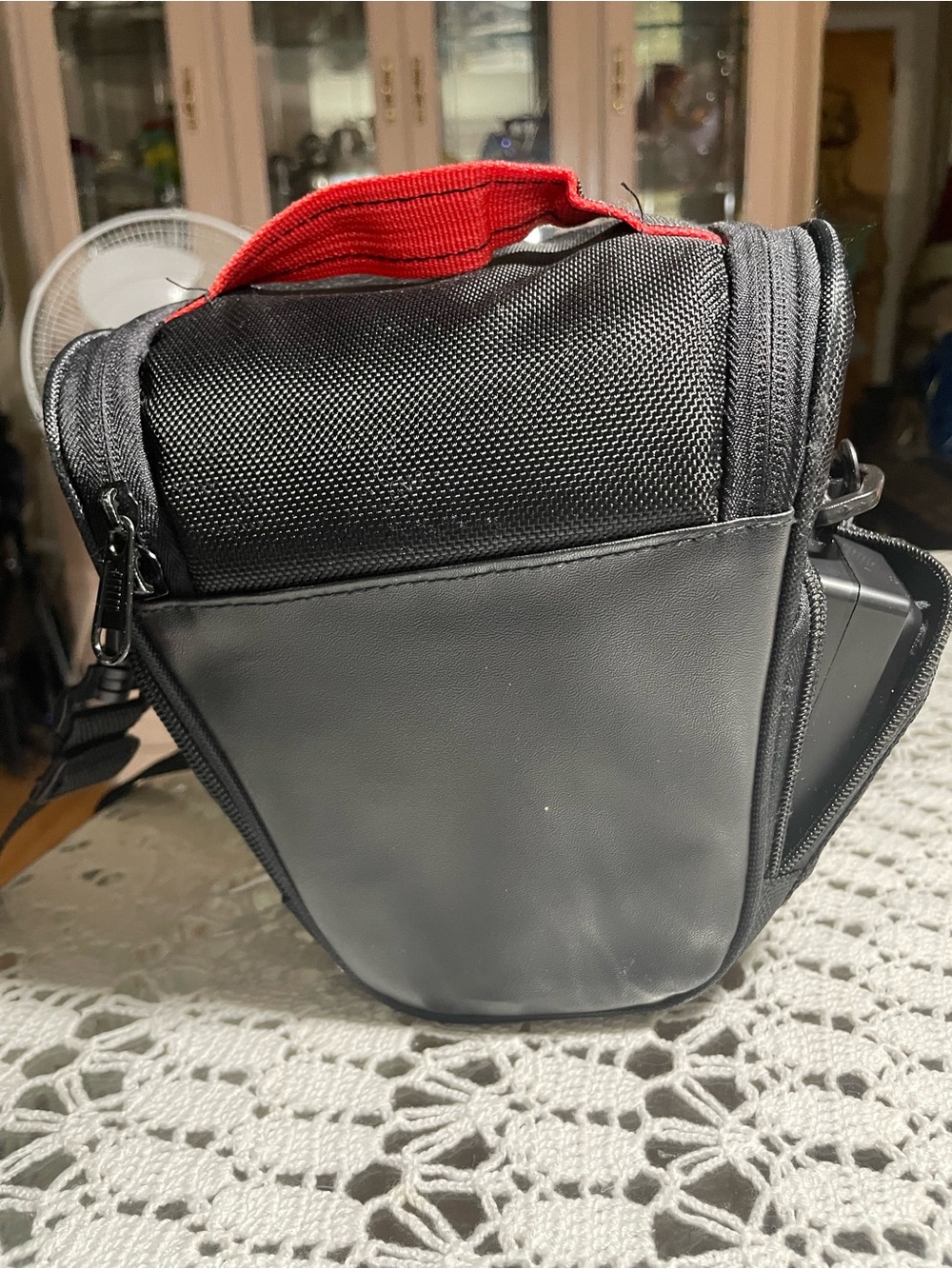 Nikon Black DSLR Camera with Lens, Strap, Battery, Charger and SD Card - Picture 12 of 12
